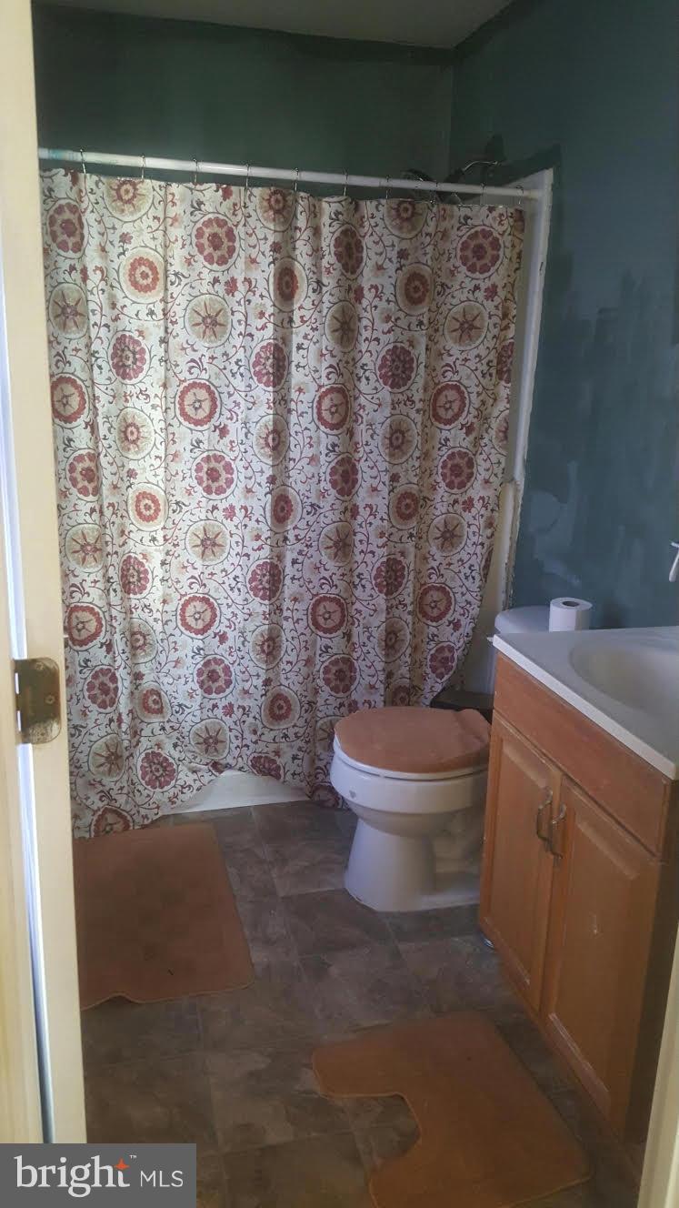 8009 Russell Road Alexandria, VA 22309 - Photo 9 of 16 Bath