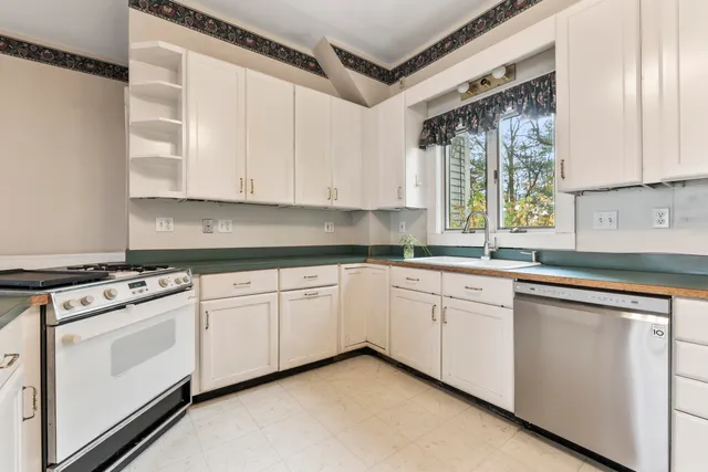 $349,900 | 27 Gardiner Street, Richmond, ME 04357