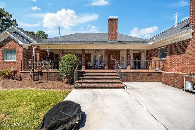 $925,000 | 623 White Horse Drive, Greenville, NC 27834