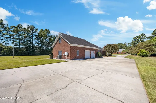 $925,000 | 623 White Horse Drive, Greenville, NC 27834