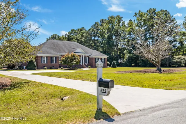 $925,000 | 623 White Horse Drive, Greenville, NC 27834