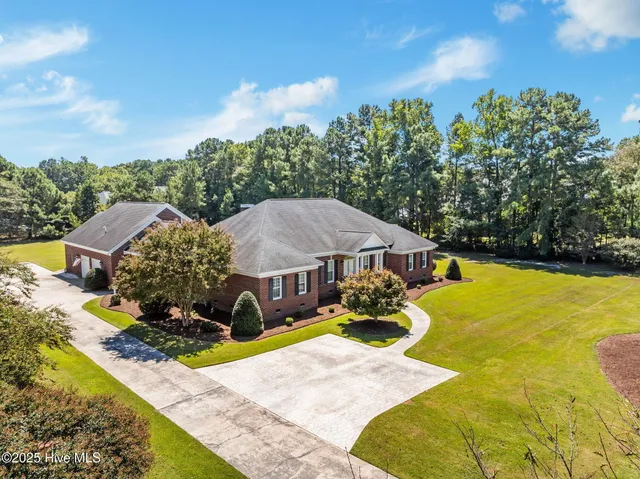 $925,000 | 623 White Horse Drive, Greenville, NC 27834