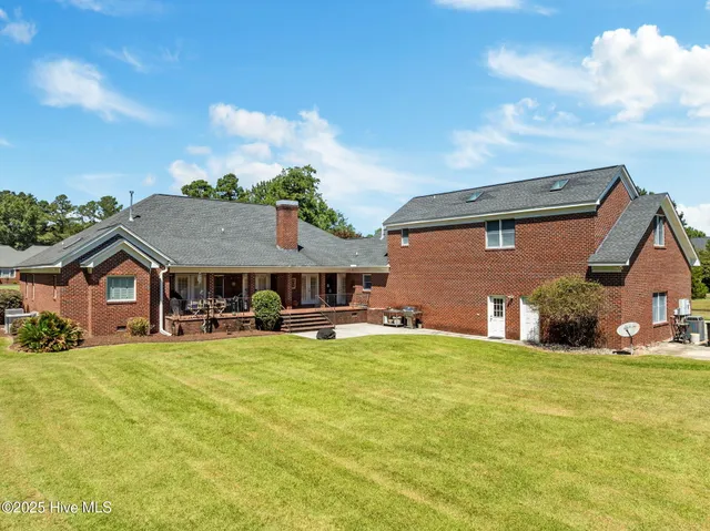 $925,000 | 623 White Horse Drive, Greenville, NC 27834