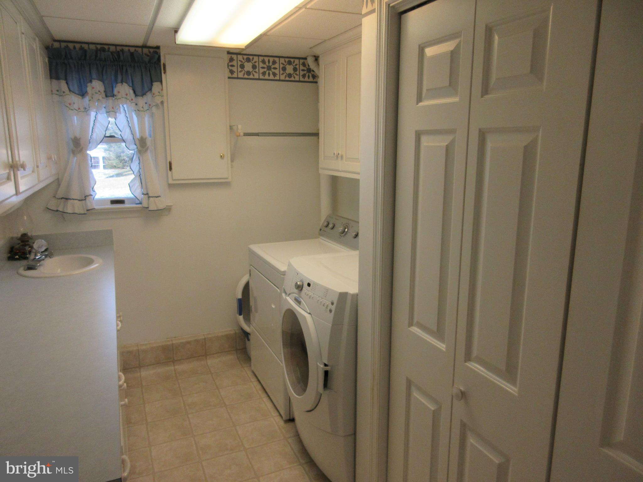 160 April Lane Lititz, PA 17543 - Photo 22 of 27 a utility room with dryer and washer