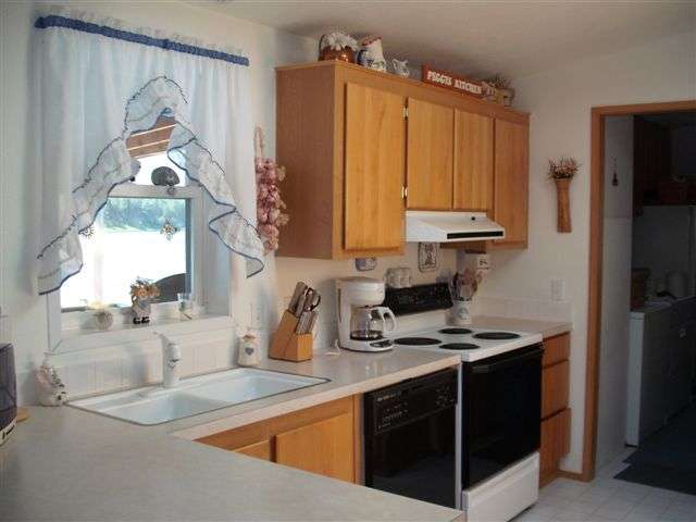 411 Sandy Shores Road Newport, WA 99156 - Photo 5 of 9 Gallery Image 5
