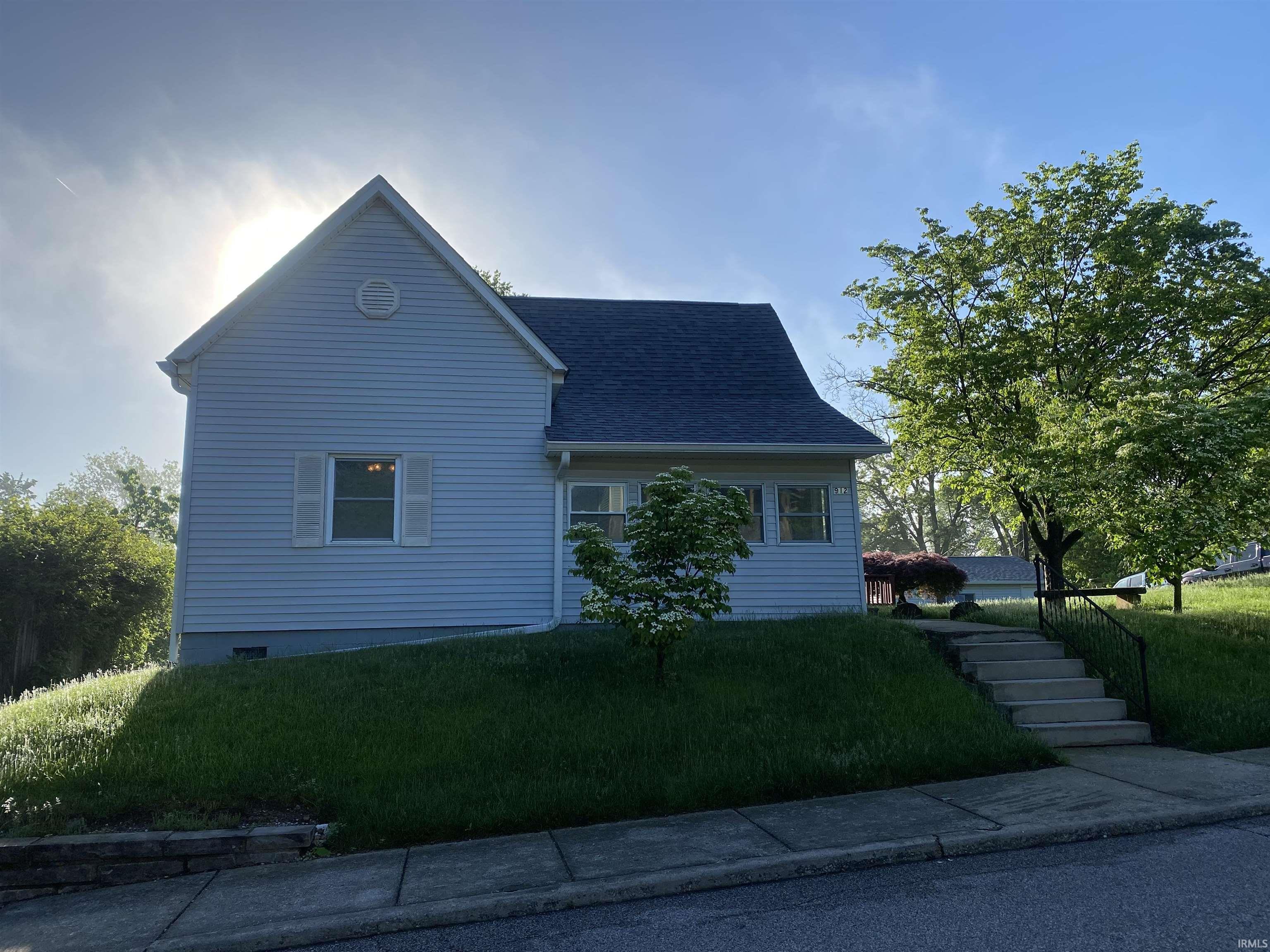 912 North Maple Street Bloomington, IN 47404 - Photo 2 of 24