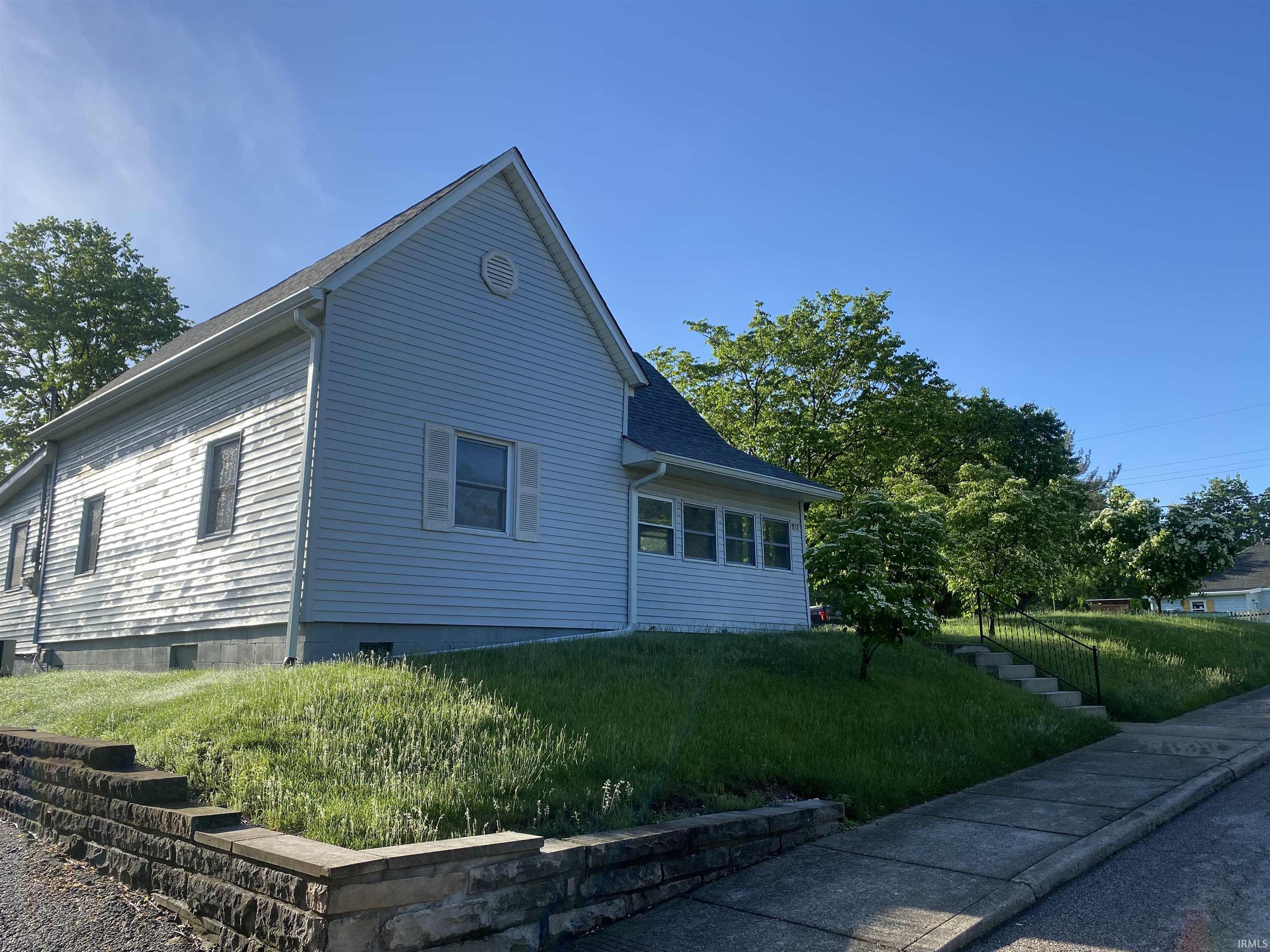 912 North Maple Street Bloomington, IN 47404 - Photo 3 of 24