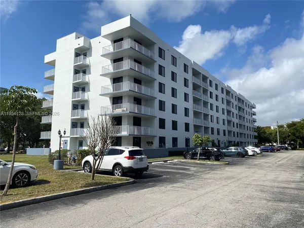 $2,150 | 901 Hillcrest Drive, Unit 409, Hollywood, FL 33021