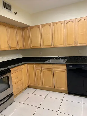 $2,200 | 901 Hillcrest Drive, Unit 409, Hollywood, FL 33021