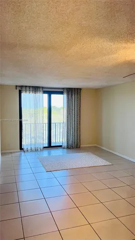 $2,200 | 901 Hillcrest Drive, Unit 409, Hollywood, FL 33021