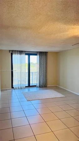 $2,150 | 901 Hillcrest Drive, Unit 409, Hollywood, FL 33021