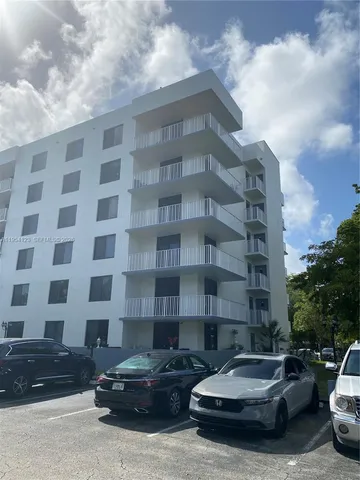 $2,200 | 901 Hillcrest Drive, Unit 409, Hollywood, FL 33021