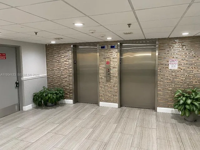 $2,200 | 901 Hillcrest Drive, Unit 409, Hollywood, FL 33021