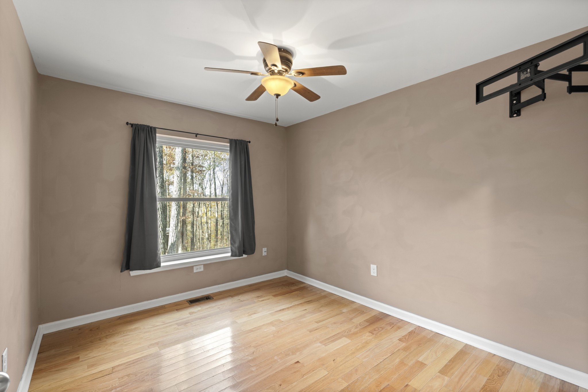 1148 Stoltz Road Centerville, TN 37033 - Photo 22 of 63 an empty room with windows and ceiling fan