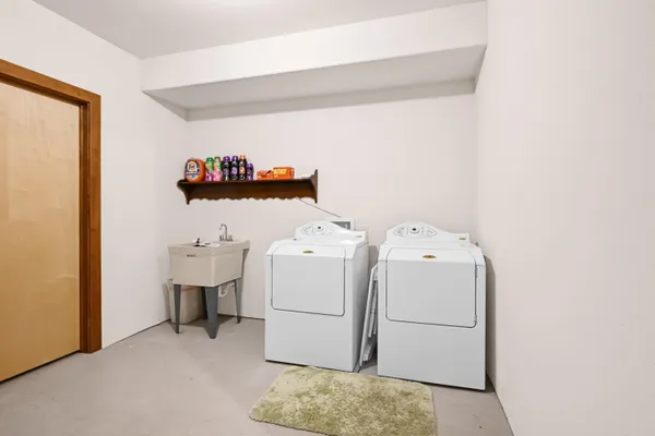 $729,900 | 7513 West Tuckaway Pines Circle, Franklin, WI 53132