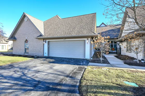 $729,900 | 7513 West Tuckaway Pines Circle, Franklin, WI 53132