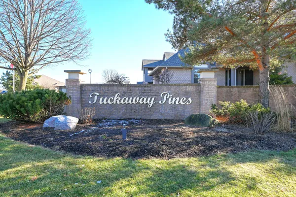 $729,900 | 7513 West Tuckaway Pines Circle, Franklin, WI 53132