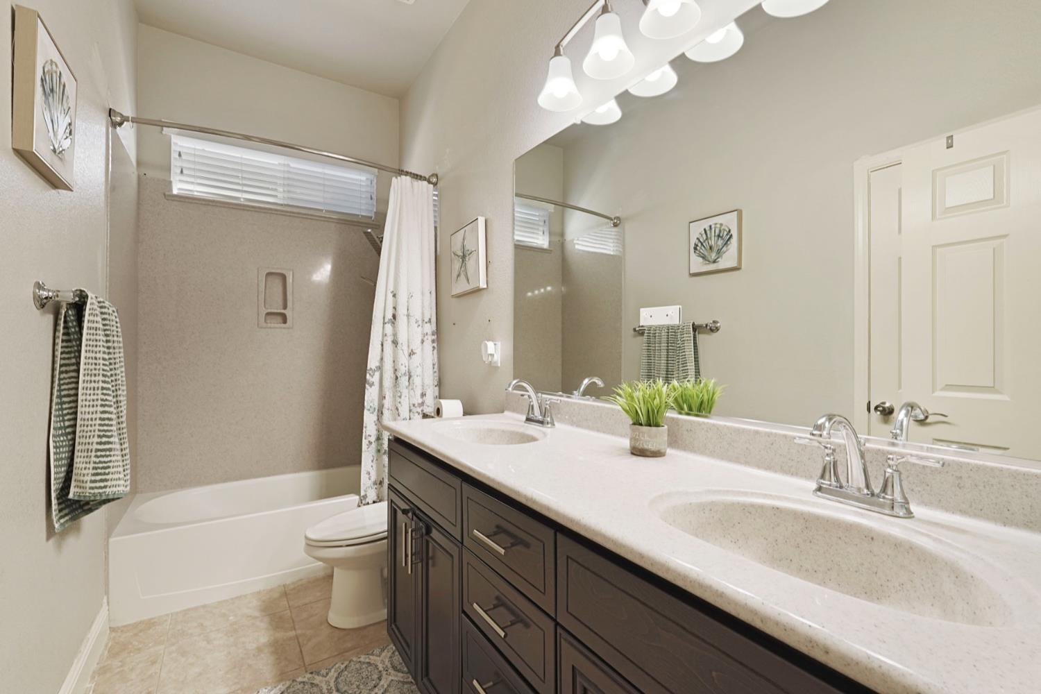 1093 Di Maggio Way Galt, CA 95632 - Photo 21 of 46