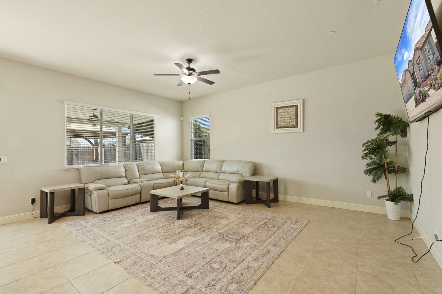 1093 Di Maggio Way Galt, CA 95632 - Photo 4 of 46