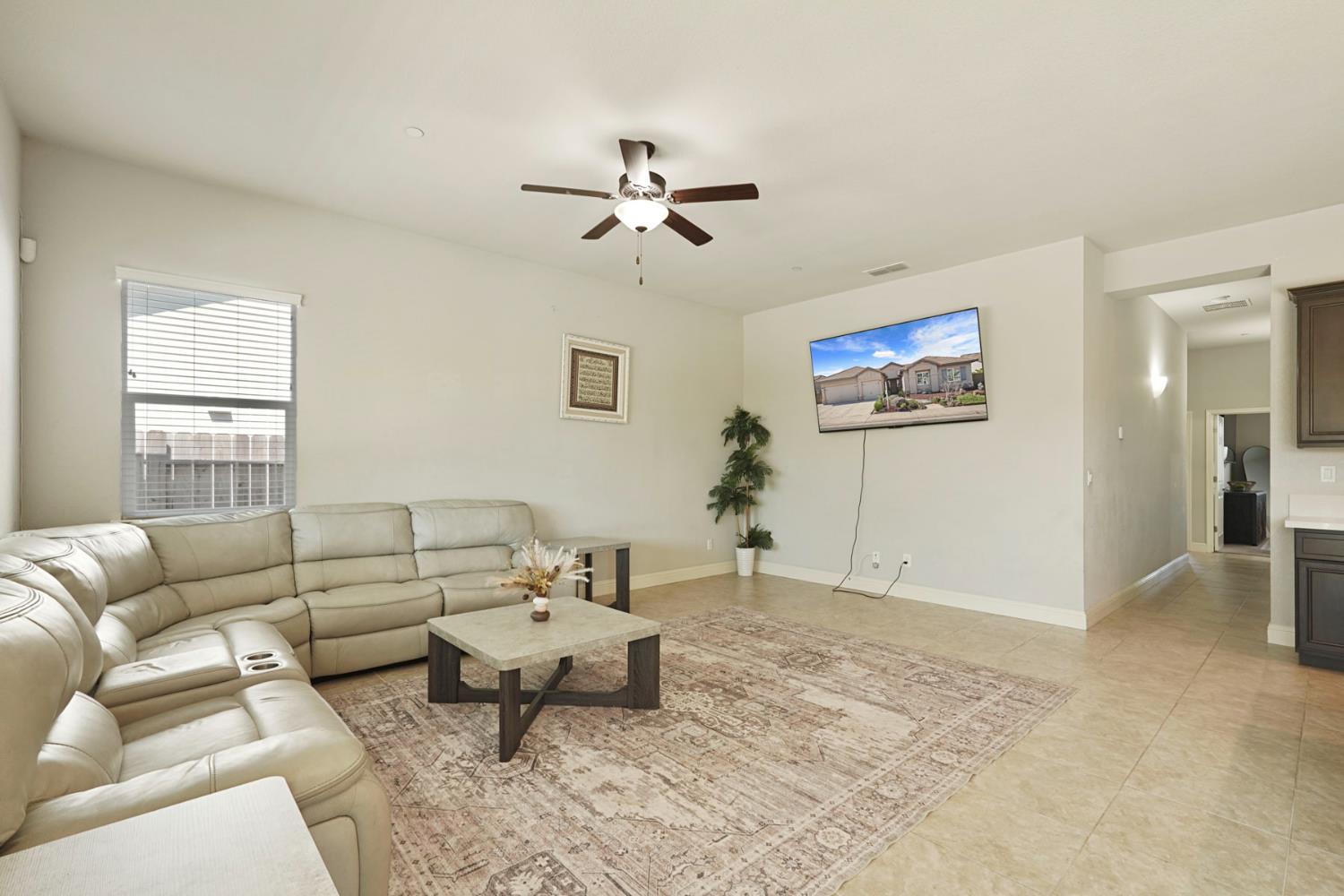 1093 Di Maggio Way Galt, CA 95632 - Photo 5 of 46