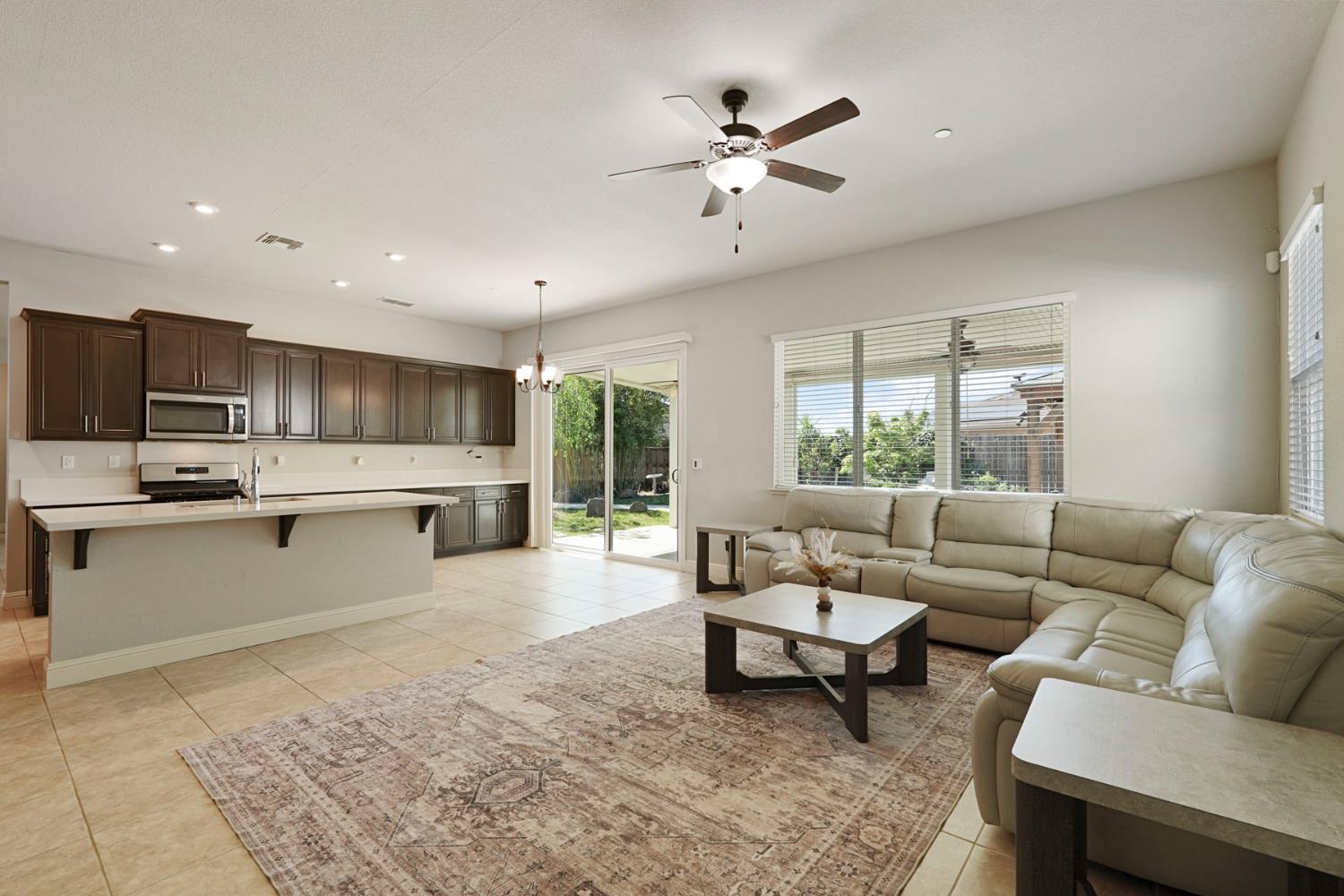 1093 Di Maggio Way Galt, CA 95632 - Photo 6 of 46