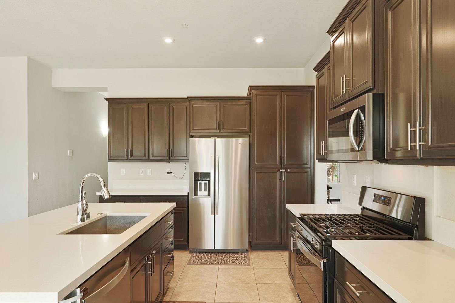 1093 Di Maggio Way Galt, CA 95632 - Photo 8 of 46