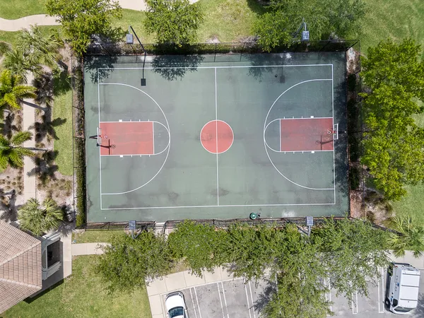 an outdoor space with lots of green space and trees