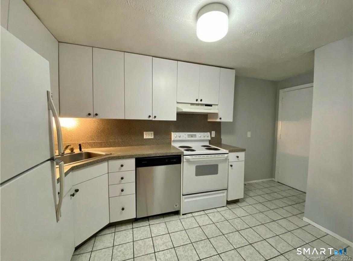 165 Towne House Road, Unit 165 Hamden, CT 06514 - Photo 3 of 14