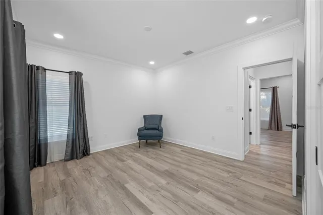 a view of a livingroom with a ceiling fan