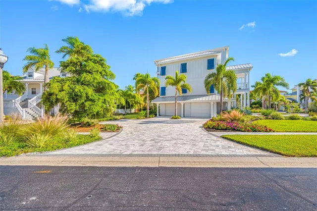 $2,495,000 | 2813 Kipps Colony Drive South, St. Petersburg, FL 33707