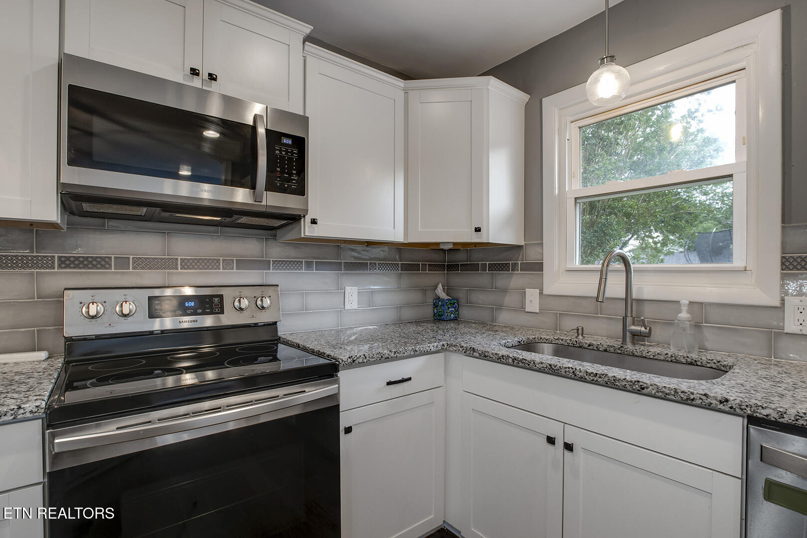 7753 Cranley Road Powell, TN 37849 - Photo 17 of 43 17_CranleyRoad_7753_Kitchen03