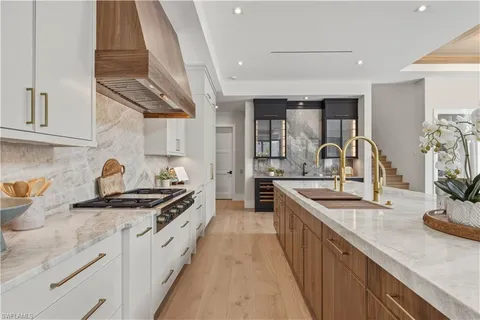 $3,995,000 | 1079 Diana Avenue, Naples, FL 34103