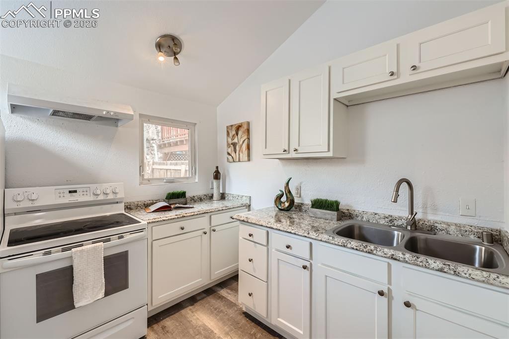 2 Narrows Road Manitou Springs, CO 80829 - Photo 11 of 26