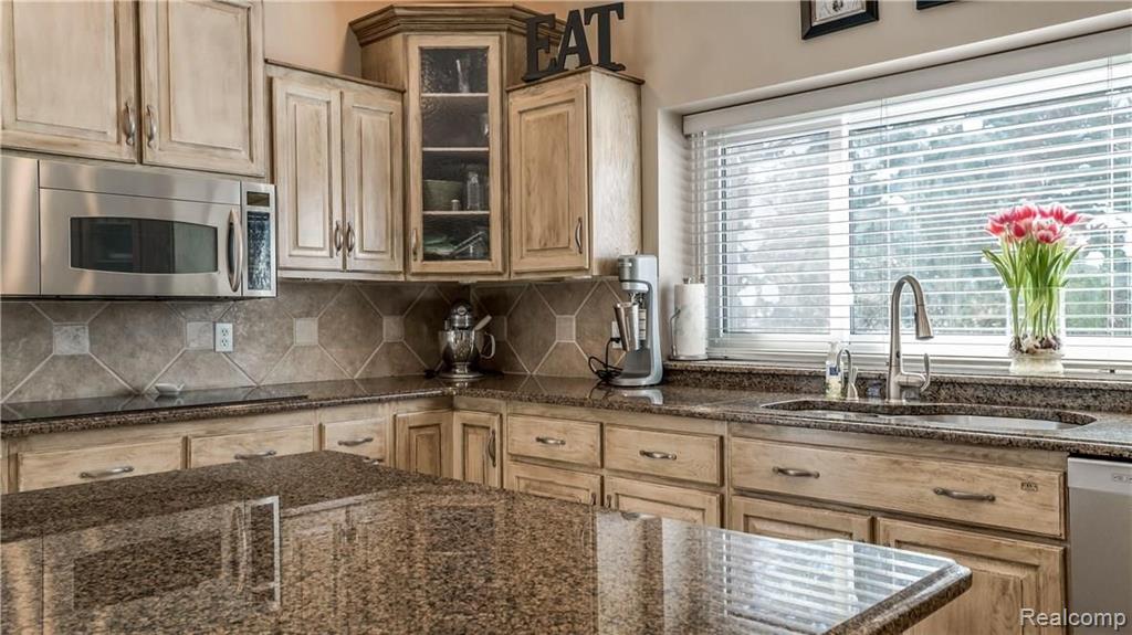 3687 Cedar Shake Drive Rochester Hills, MI 48309 - Photo 16 of 61