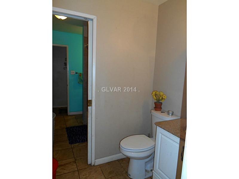 7224 Roe Court Las Vegas, NV 89145 - Photo 9 of 13 Bathroom.