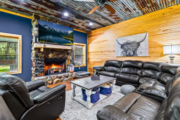 $760,000 | 807 Whitehead Drive, Diboll, TX 75941