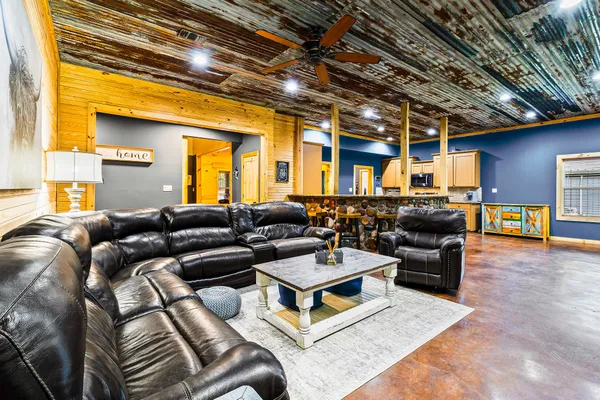 $760,000 | 807 Whitehead Drive, Diboll, TX 75941