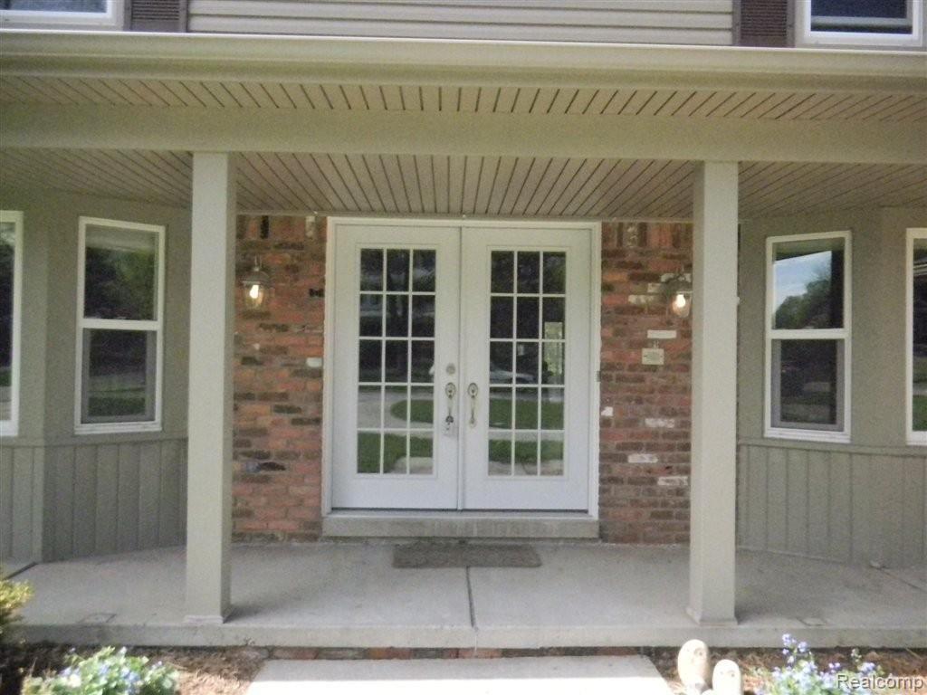 1657 Oakstone Drive Rochester, MI 48309 - Photo 2 of 25 DSCN3708.JPG