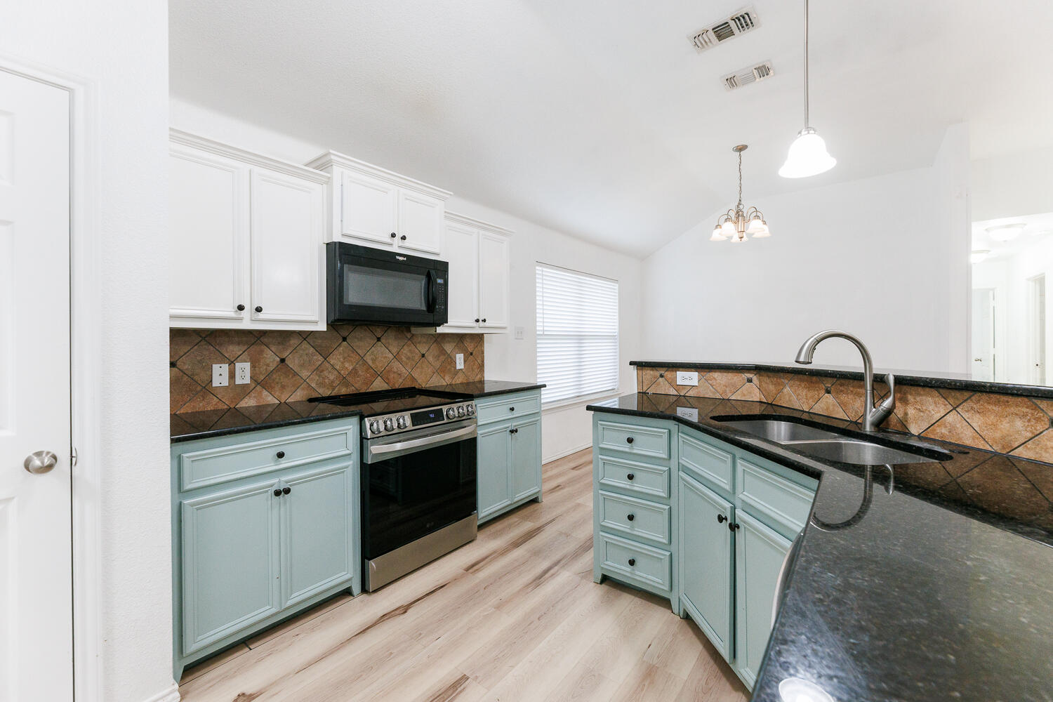 6906 37th Street Lubbock, TX 79407 - Photo 18 of 50 Kitchen
