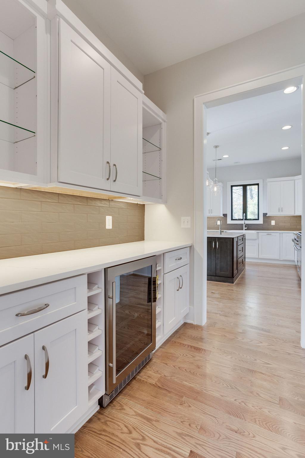 303 Branch Road Southeast Vienna, VA 22180 - Photo 11 of 50 Wetbar