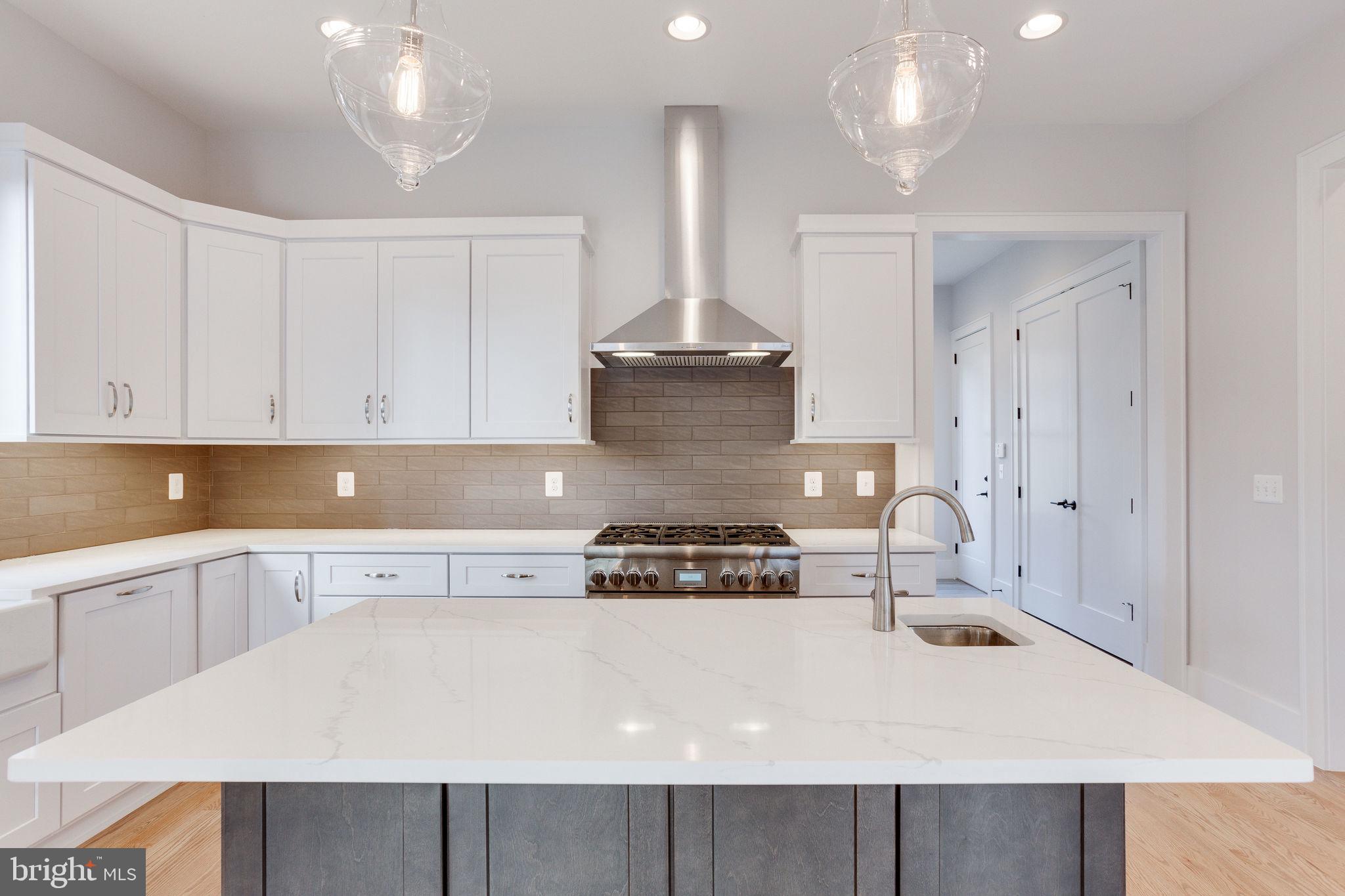 303 Branch Road Southeast Vienna, VA 22180 - Photo 18 of 50 Island