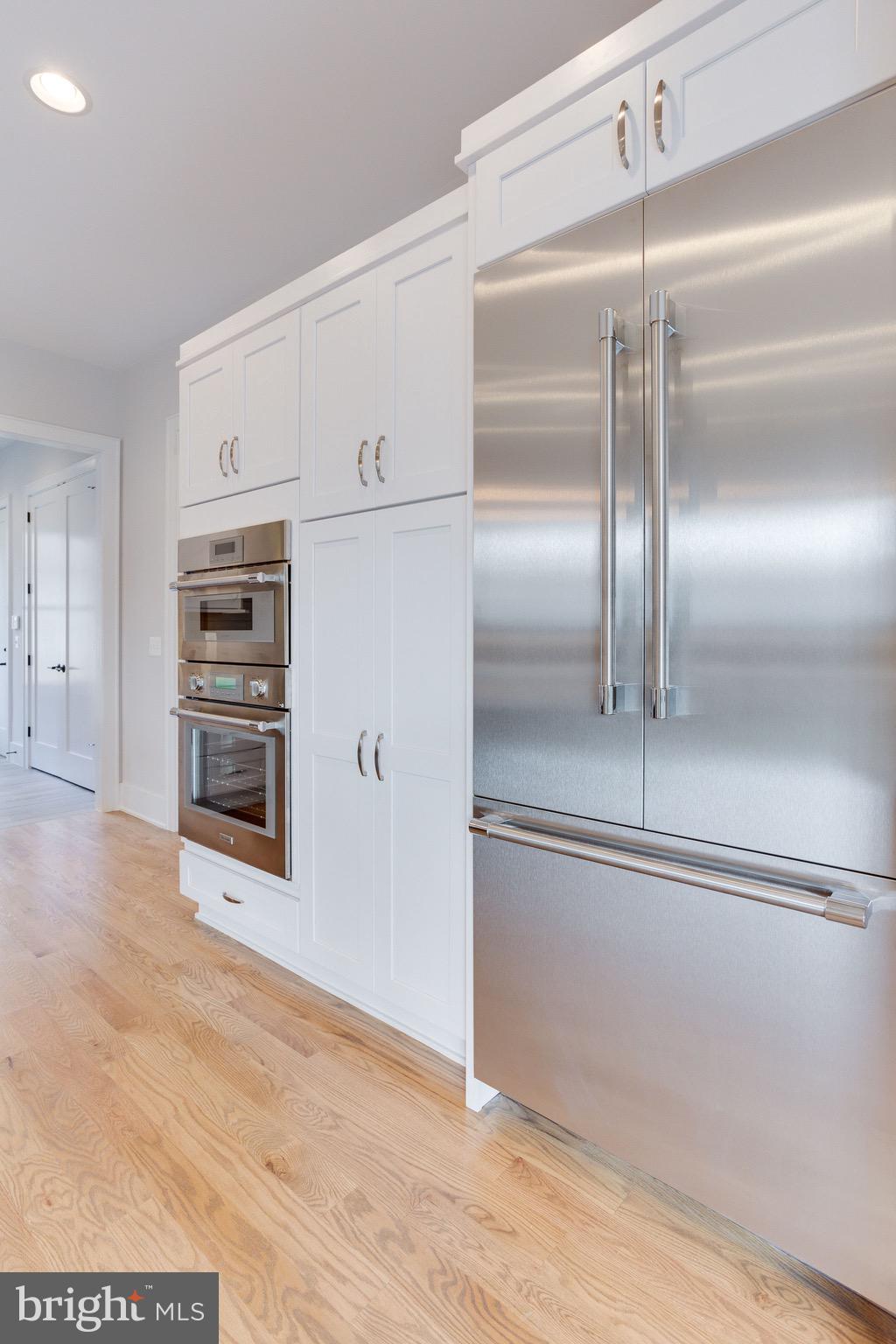 303 Branch Road Southeast Vienna, VA 22180 - Photo 19 of 50 Thermador Fridge