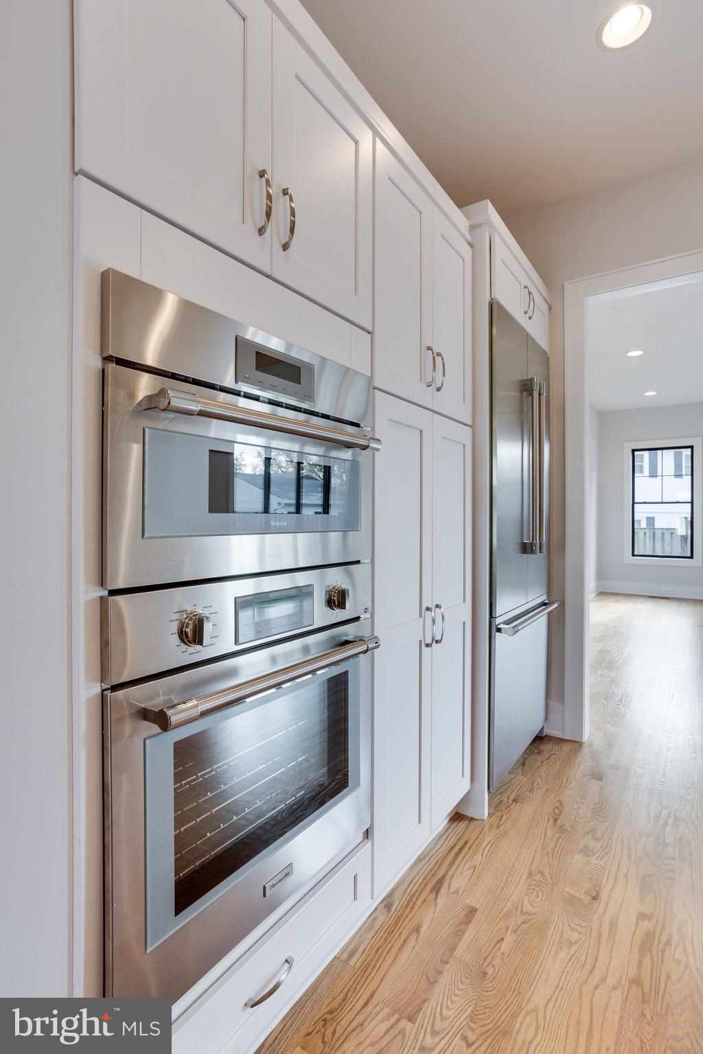 303 Branch Road Southeast Vienna, VA 22180 - Photo 20 of 50 Thermador Oven and Microwave
