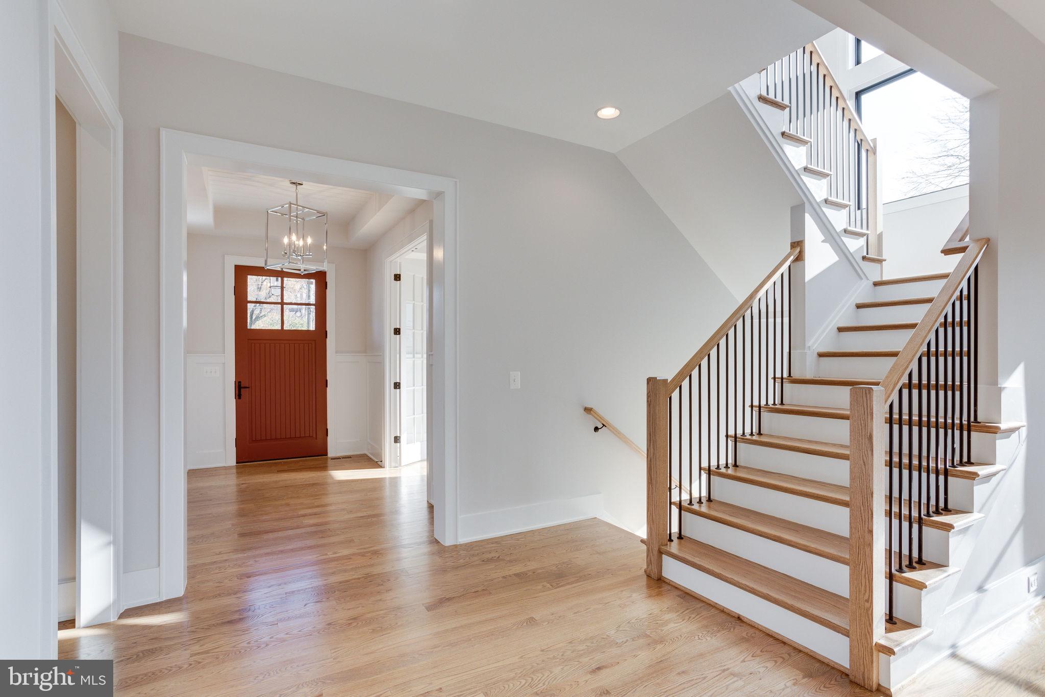 303 Branch Road Southeast Vienna, VA 22180 - Photo 3 of 50 Foyer