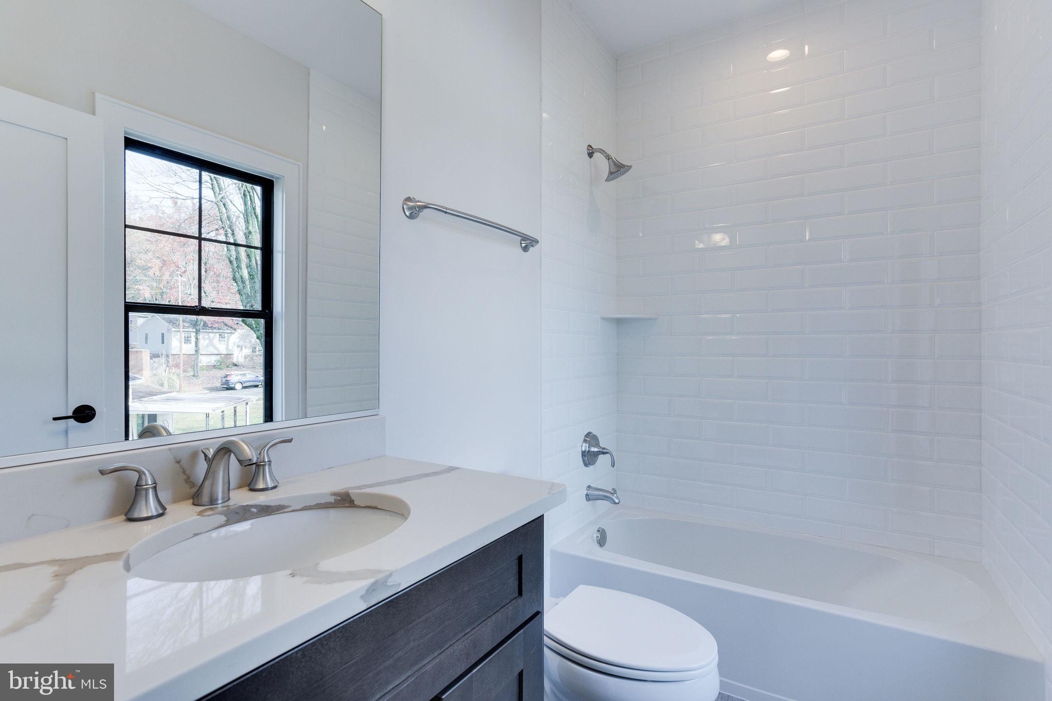303 Branch Road Southeast Vienna, VA 22180 - Photo 40 of 50 en suite bathroom