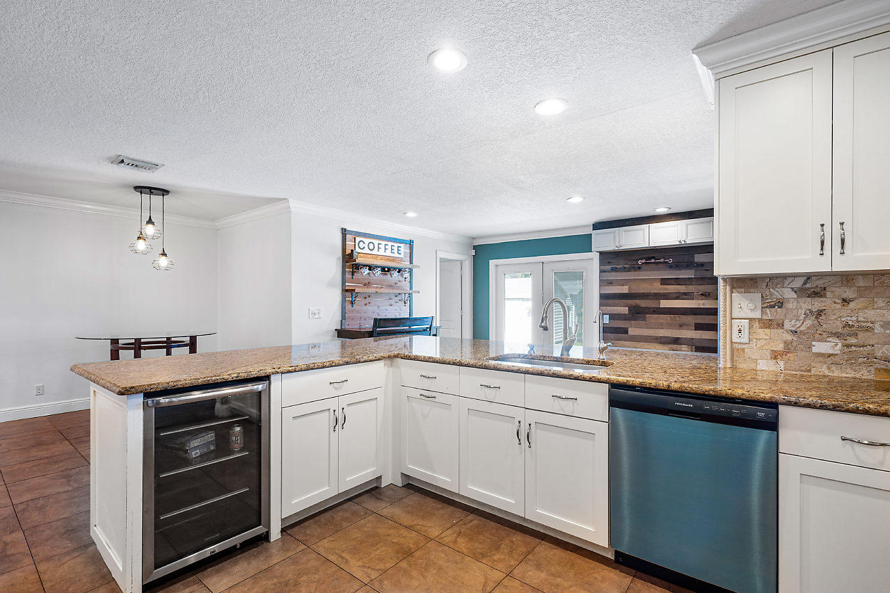 18837 93rd Road North Loxahatchee, FL 33470 - Photo 15 of 50 Kitchen