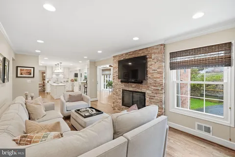 $1,295,000 | 1 Paddock Court, Potomac, MD 20854