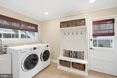 $1,295,000 | 1 Paddock Court, Potomac, MD 20854