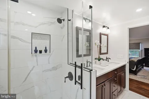 $1,295,000 | 1 Paddock Court, Potomac, MD 20854