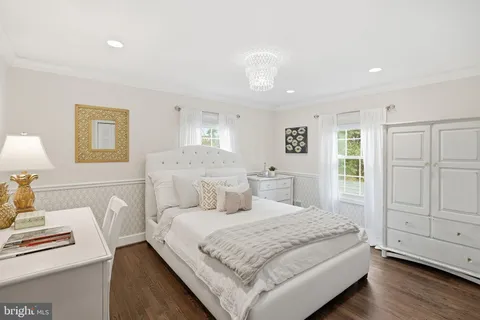 $1,295,000 | 1 Paddock Court, Potomac, MD 20854